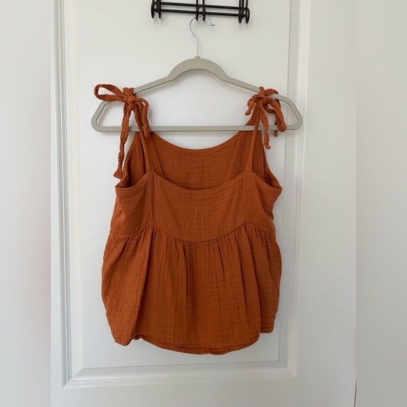 Adjustable strap tank top - Picture 4 of 5